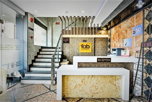 Hotel Metro Лакнау Екстериор снимка